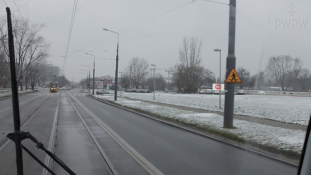Do warning signs oblige the tram driver to exercise particular caution?