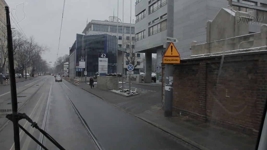 Ist der Straßenbahnfahrer verpflichtet, die Warnzeichen zu befolgen?