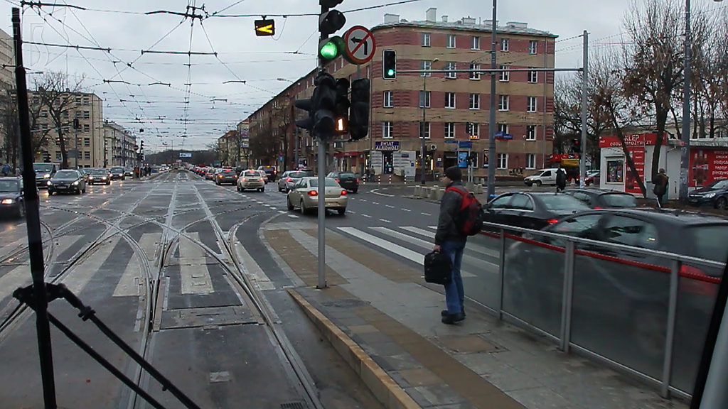 In this situation, are you allowed to turn left?