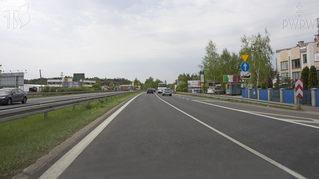 Are you allowed to change the lane in the place marked in such a way?