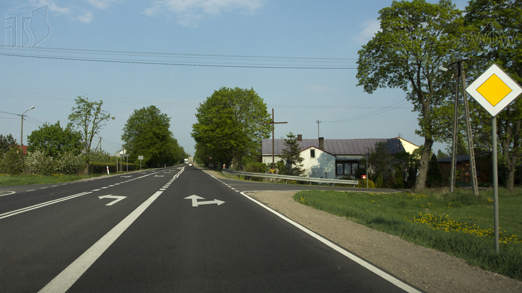 Does this sign indicate that the road you are taking is a minor road?