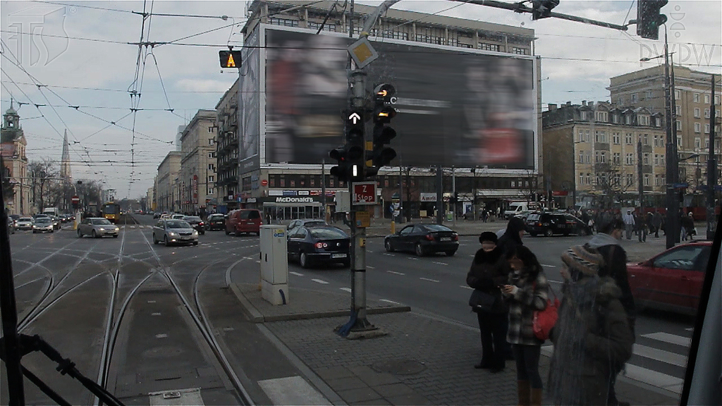 Does this sign placed under the signalling device indicate that it is prohibited to enter the railroad switch and an obligation to stop and check whether the switch rails are properly positioned?