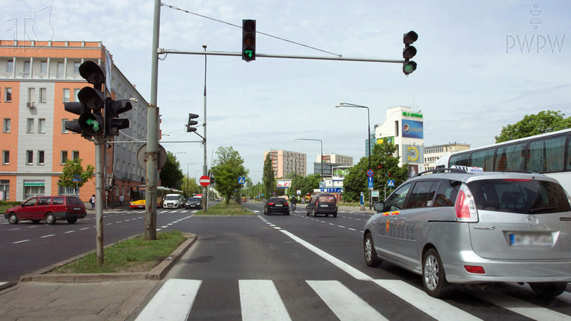 Does the light displayed over your lane allow you to turn left?