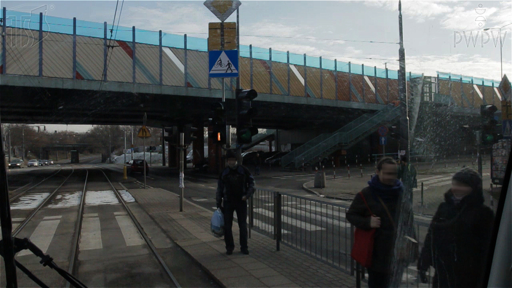 In a place marked as such, are you obliged to anticipate that a cyclist may appear on the crossing?