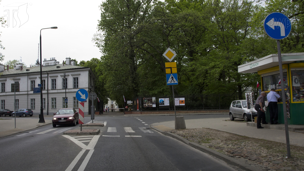 Are you only allowed to turn left at this intersection?