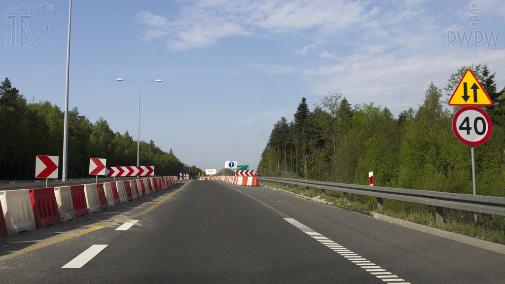 In the presented situation, is the distance between the warning sign and the dangerous spot up to 100 metres?