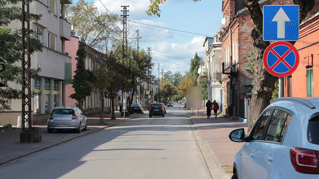 Dürfen Sie auf der Fahrbahn hinter diesem Richtzeichen wenden?