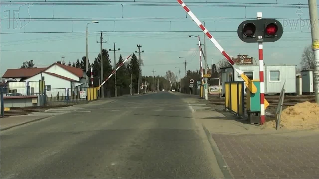 In the situation that you see here, can you enter the railway crossing?