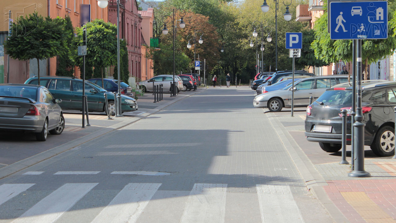 Dürfen Sie das Fahrzeug hinter diesem Zeichen an einer beliebigen Stelle auf dem Fahrbahn parken, wenn dies den Verkehr nicht behindert?