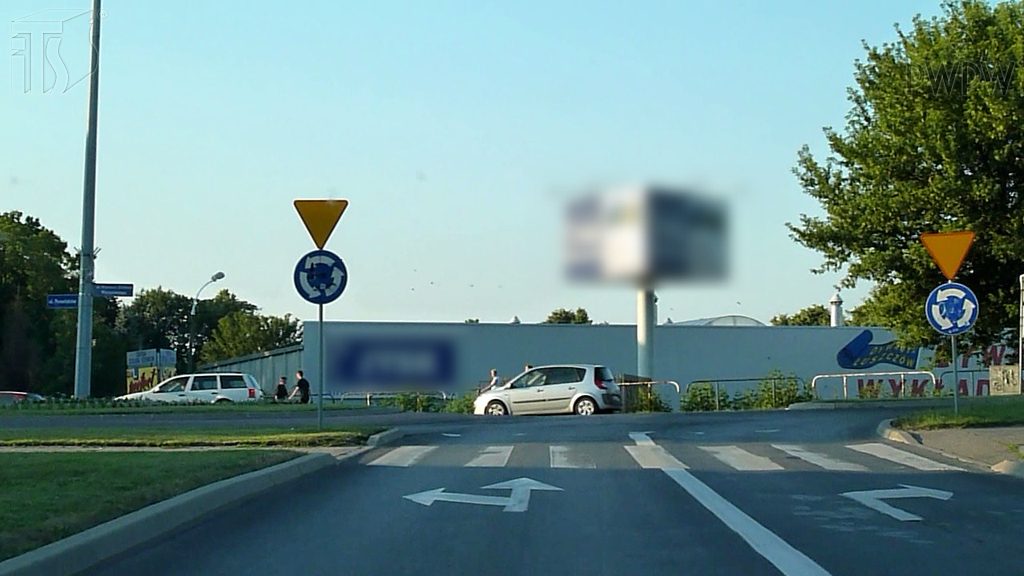 Dürfen Sie an dieser Kreuzung vom linken Fahrstreifen nach links abbiegen?