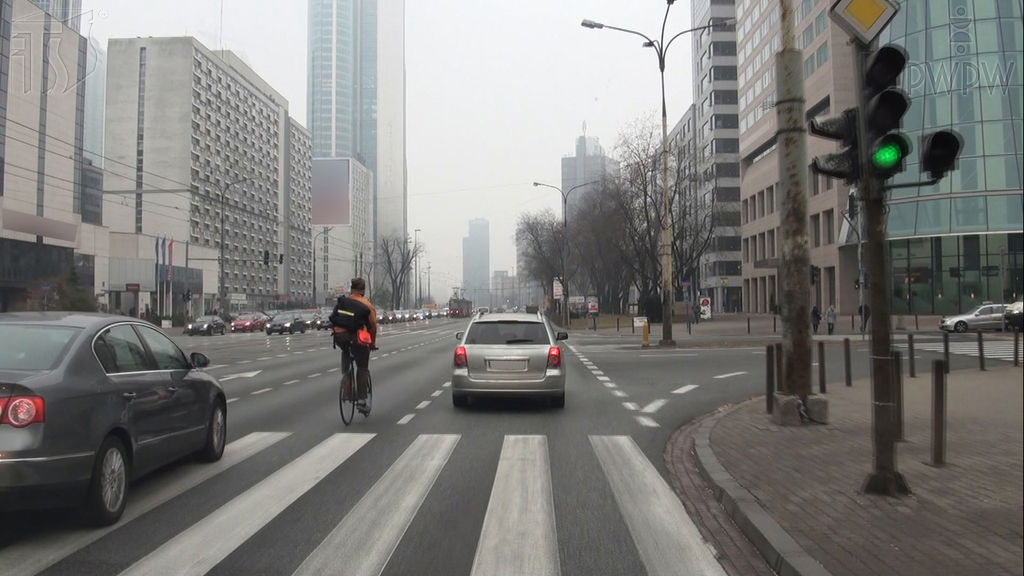 Can the person riding the bicycle overtake the slowly-moving vehicles on their right?