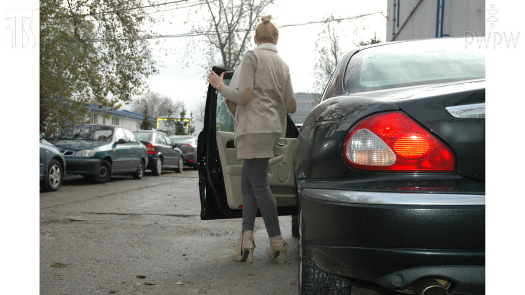 Can you, as a driver, move away from a car which engine is running?