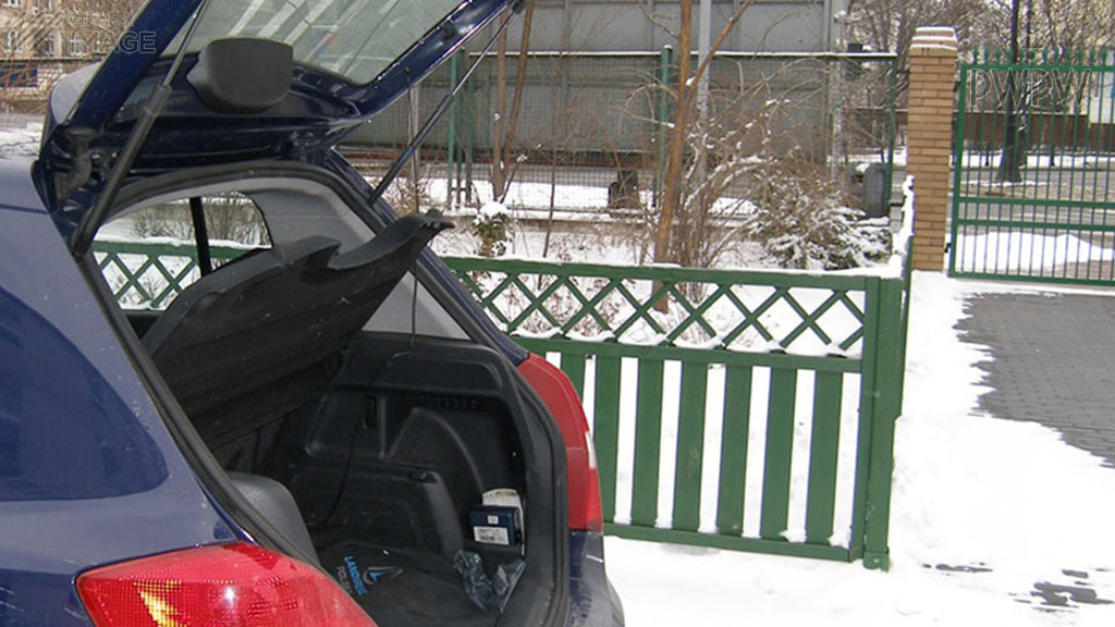 Sollen Sie bei der Suche nach Personen, die  beim Autounfall verletzt sein konnten, alle Räume des verunglückten Autos, einschließlich Kofferraum, zu prüfen?