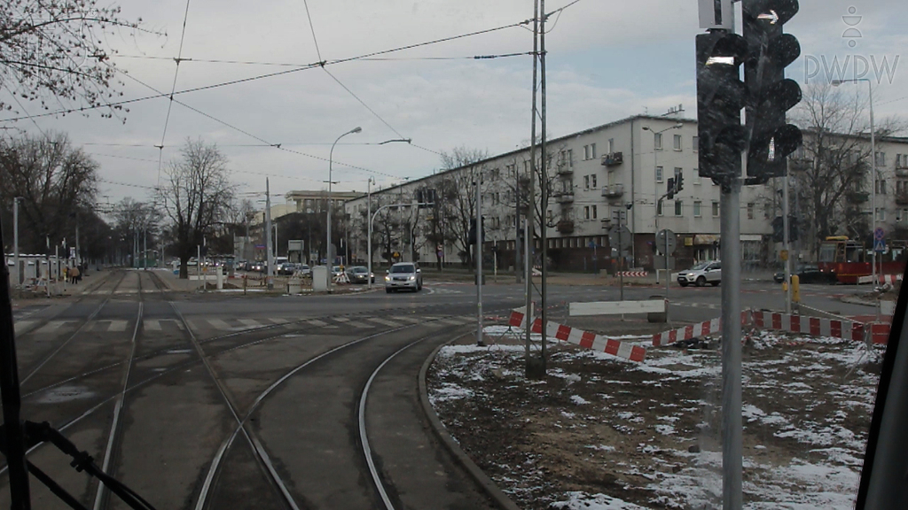 When turning right in this situation, can you assume that there will be no collision with other directions of traffic?