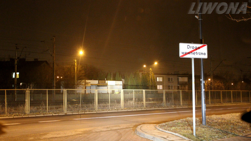 Soll man in dieser Situation beim Einfahren auf die Fahrbahn einer öffentlichen Straße den Grundsatz des Einordnens in den Verkehr anwenden?