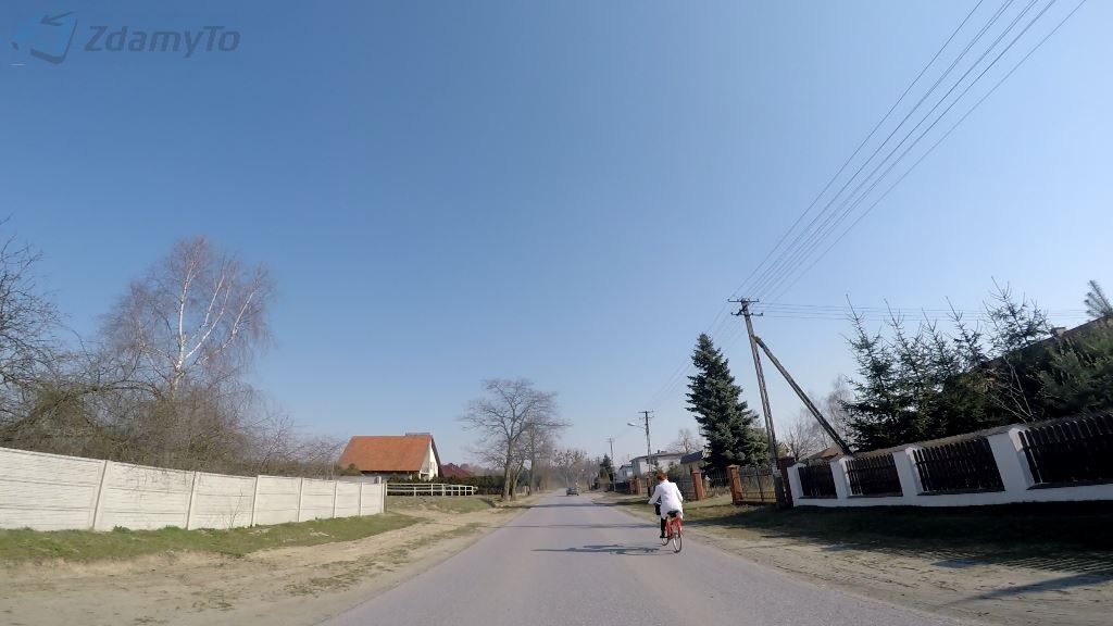 What distance should you maintain when overtaking a cyclist or a moped?