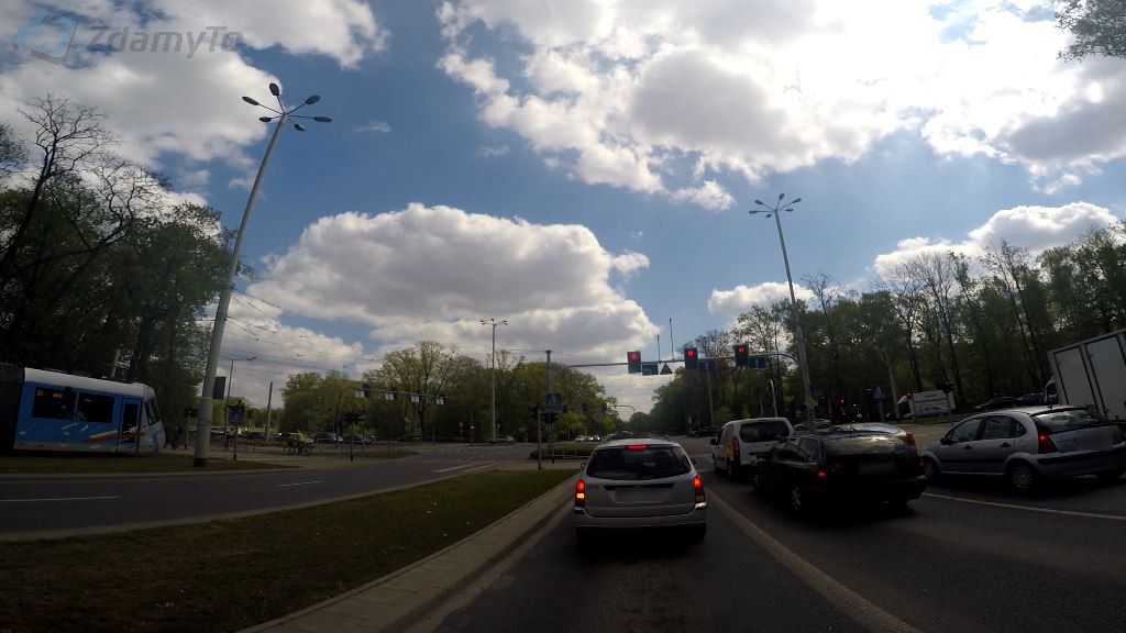 What distance from the preceding vehicle should you maintain standing before an interection, waiting for the green signal?