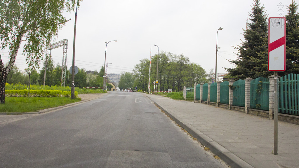 Dürfen Sie  das Fahrzeug hinter dem gezeigten Zeichen 5 Minuten parken?