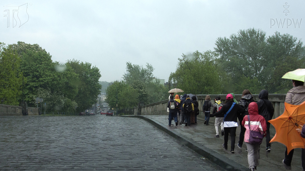 Soll man in dieser Situation darauf vorbereitet sein, dass das Fahrzeug anzuhalten sein kann?