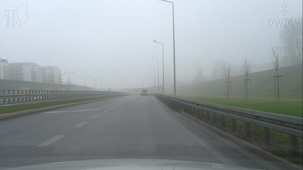 How can you maintain a proper course when driving on an express road in thick fog?