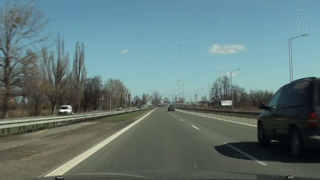 Wann dürfen Sie nach einem auf einer Einbahnstraße mit zwei Fahrstreifen durchgeführten Überholvorgang auf den rechten Fahrstreifen wiedereinordnen?