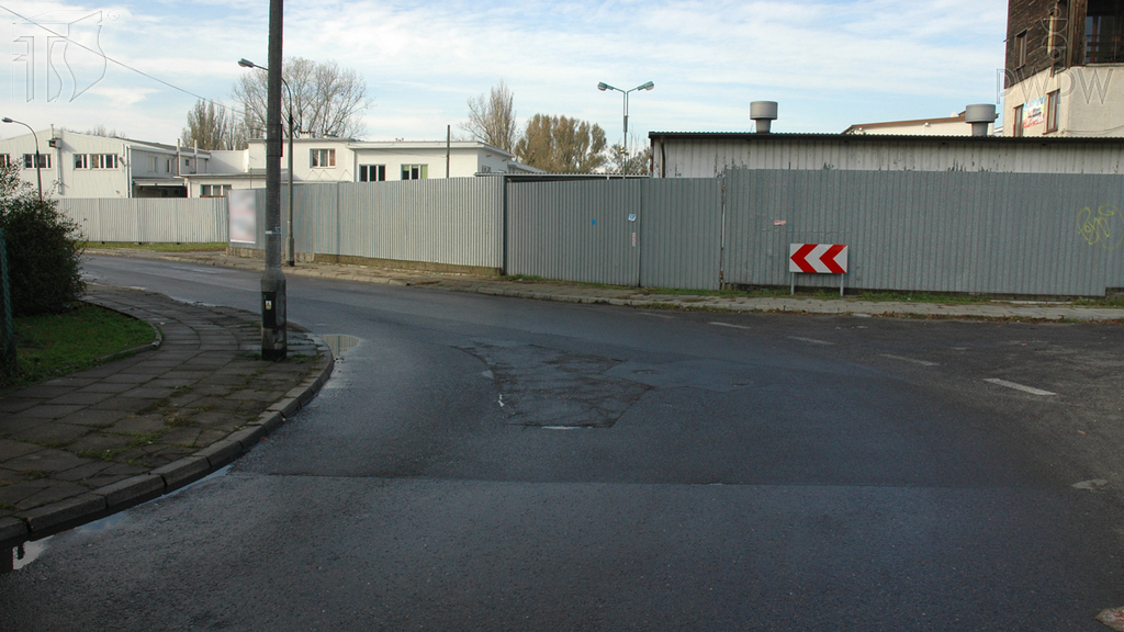 How will you counteract the centrifugal force while turning left in a four-wheeled vehicle?