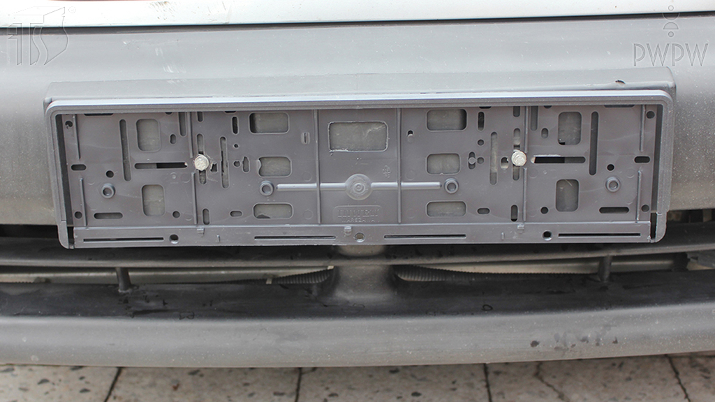 Was soll der Besitzer eines PkWs tun, wenn er eins der Nummernschilder verliert?