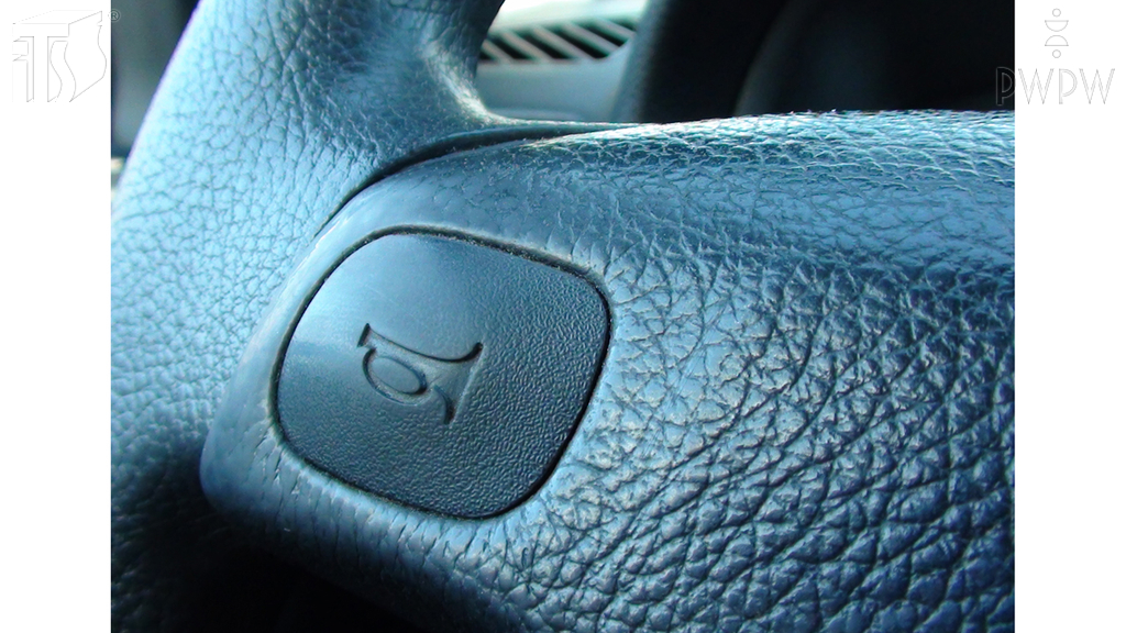 Welches Schallzeichen dürfen Sie am Kraftfahrzeug benutzen?