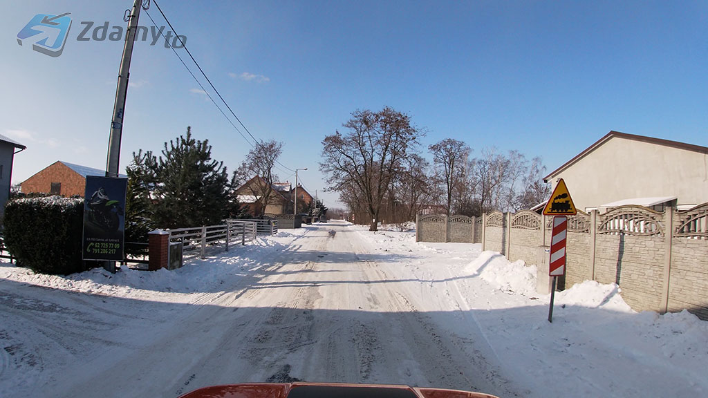 Is it permissible to stop a vehicle directly behind a visible indicator post?