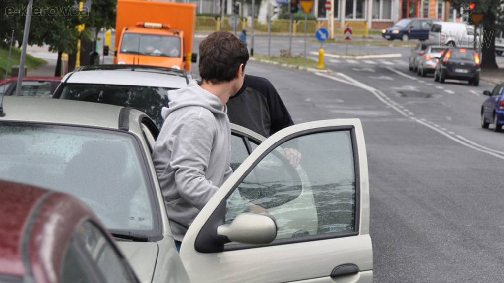 After parking a vehicle, are you allowed to move away from it for no longer than one minute when the engine is running?