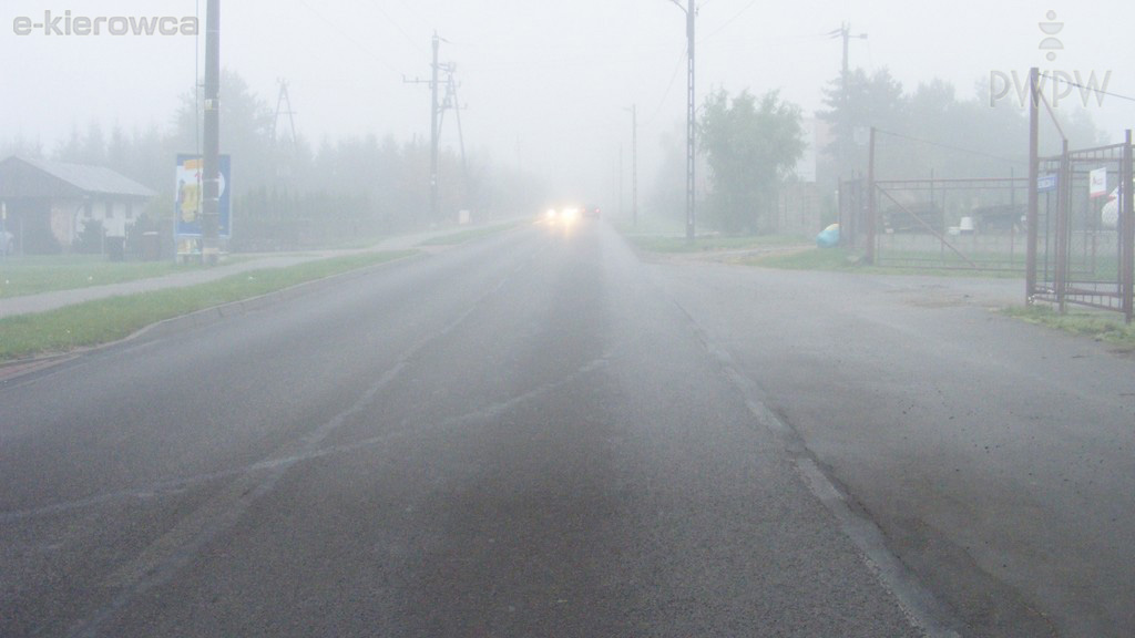 Darf man unter diesen Witterungsbedingungen das Abblendlicht und die vorderen Nebelscheinwerfer gleichzeitig benutzen?