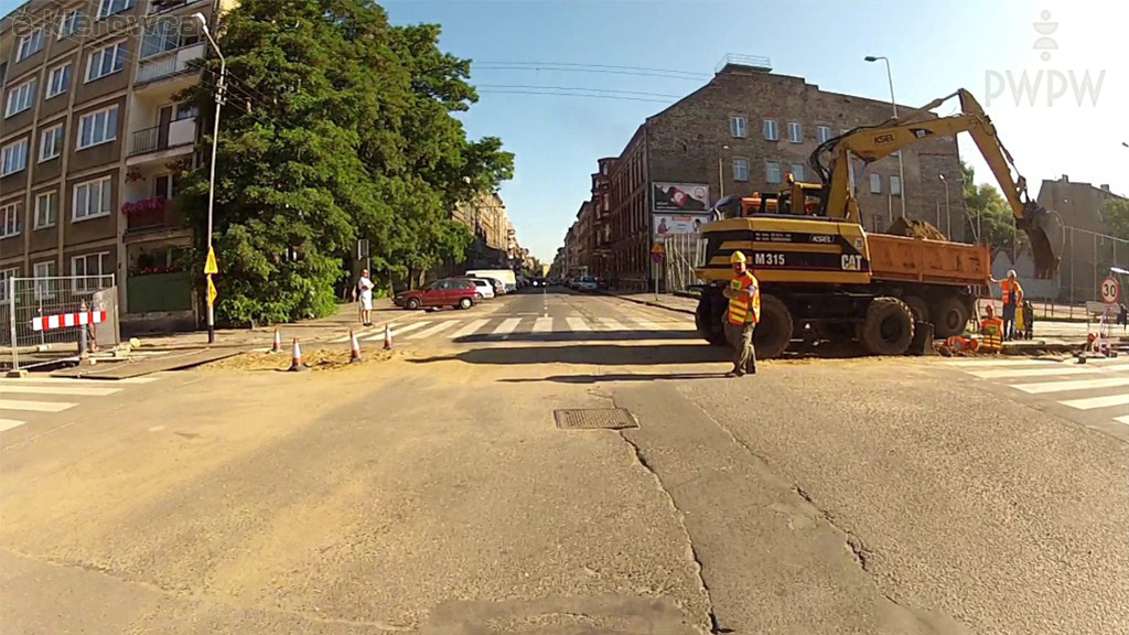 Are you obliged to comply with the instructions and signs given by a person performing road works upon the order of the road administrator?