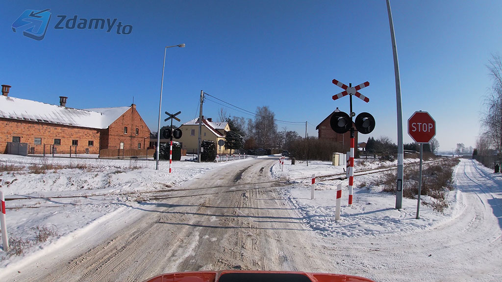 Falls das Fahrzeug auf dem Bahnübergang defekt wird, soll man es unmittelbar vom Bahnübergang entfernen?