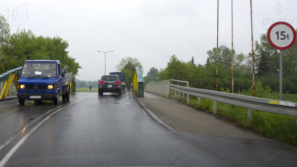 Does the value given on this sign refer to the gross vehicle weight of the vehicle?