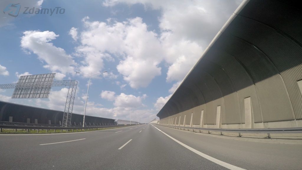 Sie fahren einen PkW mit Anhänger auf einer Autobahn. Welche Geschwindigkeit dürfen Sie nicht überschreiten?