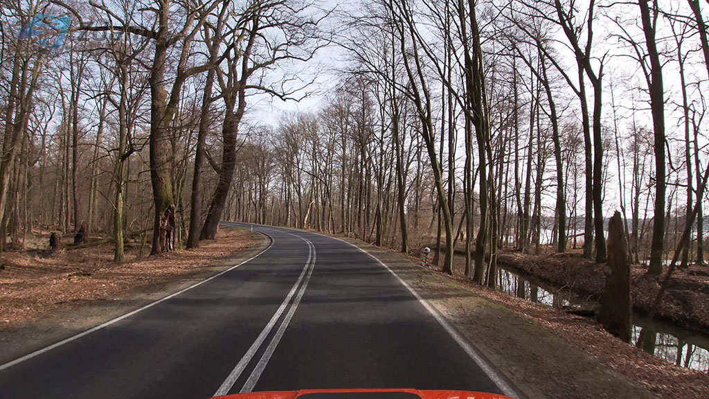 Is the weather condition a factor to consider when choosing a driving speed?