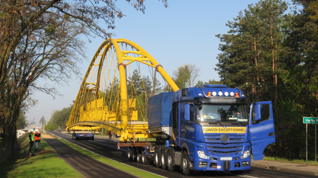 If you are driving an overnormative vehicle with the length exceeding 30 m, are you obliged to be piloted by two assisting pilot vehicles?