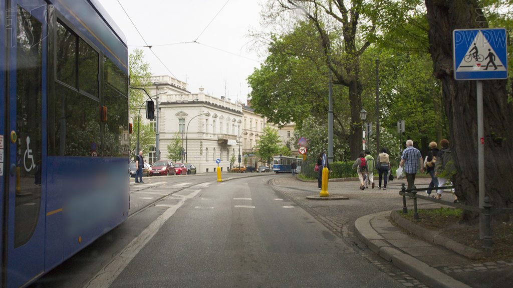 Soll man in dieser Situation voraussehen, dass hinter der Straßenbahn ein Radfahrer rausfährt?
