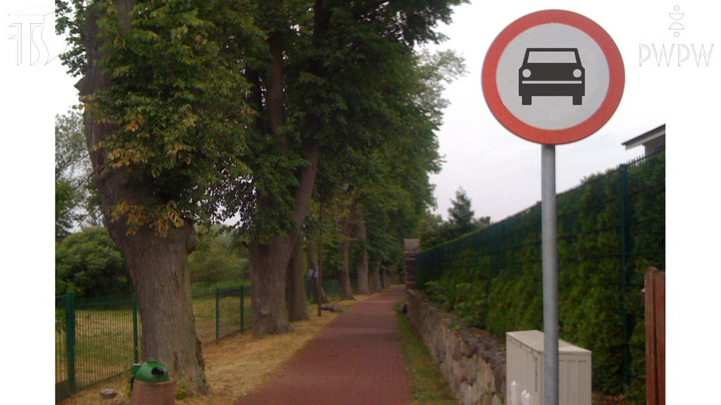 Welches von den genannten Fahrzeugen darf in die Straße hinter diesem Verkehrszeichen einfahren?