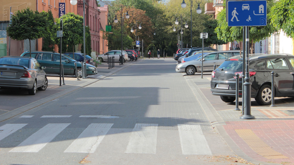 Mit welcher Geschwindigkeit dürfen Sie hinter diesem Zeichen mit einem Motorfahrrad fahren, wenn Sie ein fünfjähriges Kind befördern?