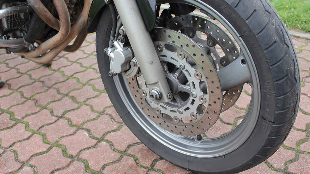 Welche Mindestprofiltiefe darf die Lauffläche des Reifens beim Kraftrad, das keine Reifenverschleißanzeige hat, aufweisen?