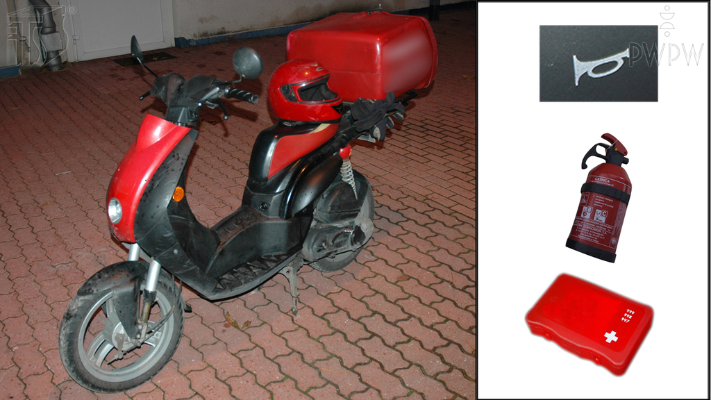 Which of the following elements are obligatory equipment on a moped?