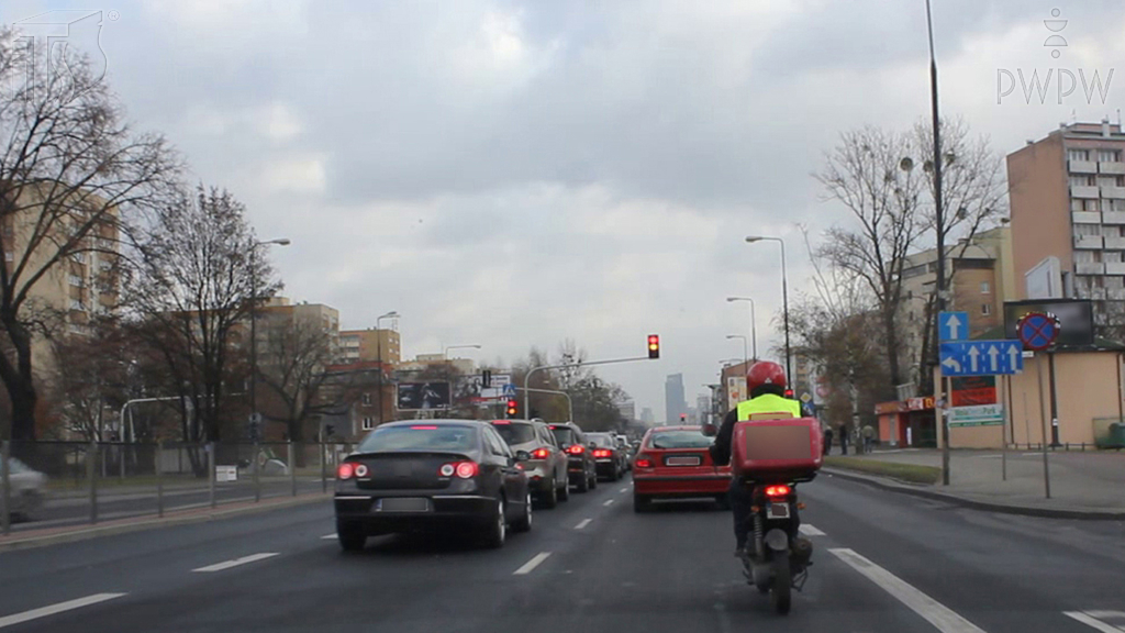 What factor should you particularly pay attention to while riding a moped, in order to keep a proper distance from the vehicle in front of you?
