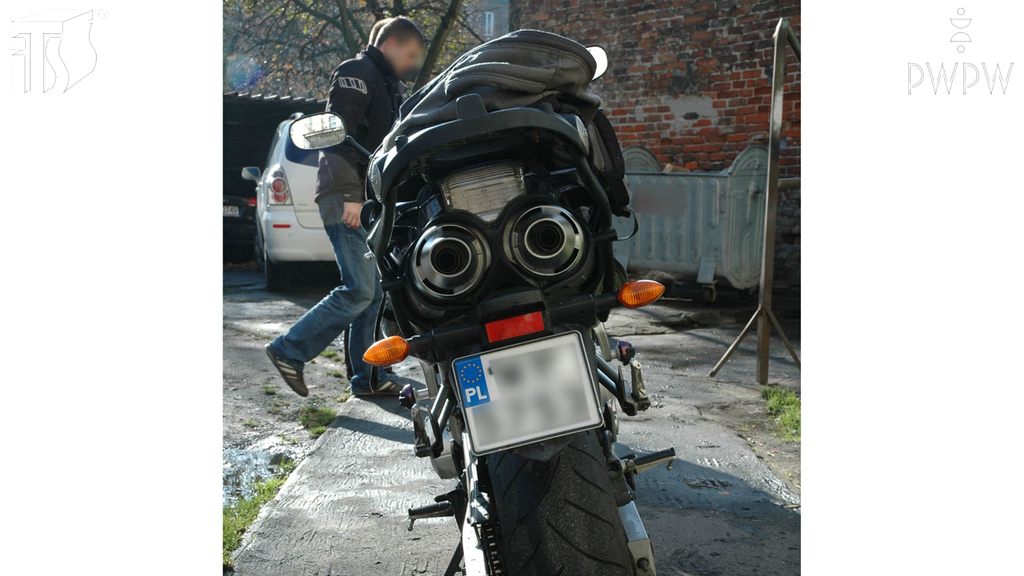 Dürfen Sie mit einem einspurigen Kraftrad einen Passagier befördern, der im Zustand der Trunkenheit ist?