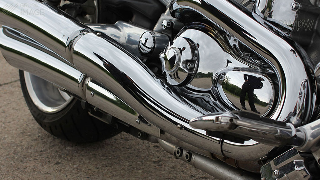 If, when riding a motorcycle the need to check the oil level arises, what should you do after stopping and turning off the vehicle engine: