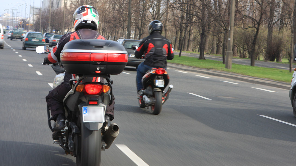 What should a driver do when he experiences a severe, burning pain in his chest?