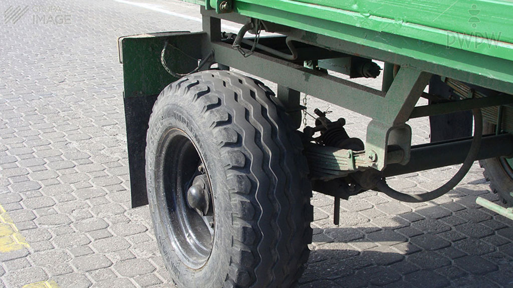 Which of the following requirements should tyres of an agricultural tractor meet?