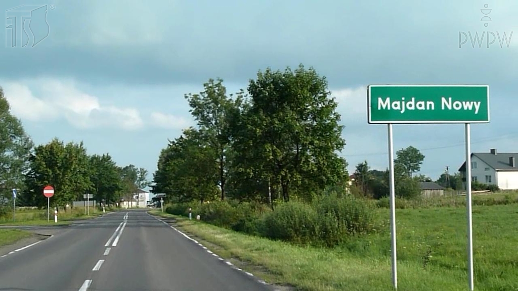 Which of the following factors may affect the observation of the road by a driver of a farm tractor?