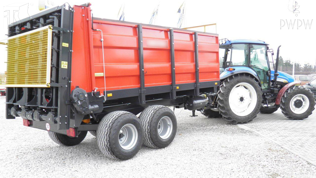 What is the order of emergency braking, of a combination vehicle consisting of a tractor and a trailer equipped with a pneumatic braking system?