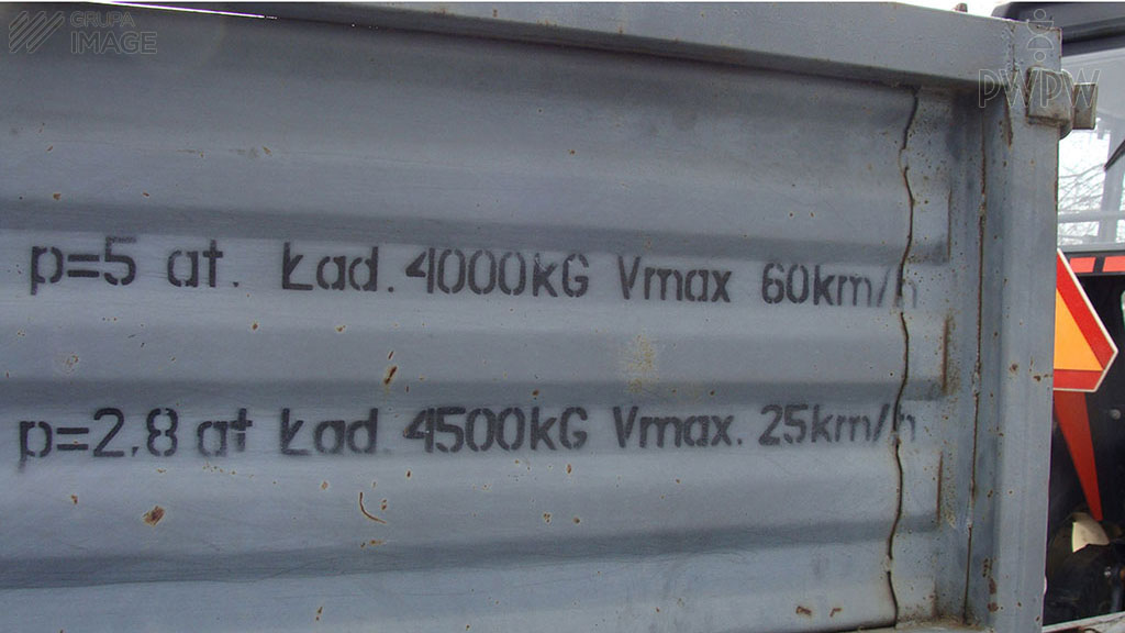 Darfst du auf einer öffentlichen Straße, in einem durch einen Ackerschlepper gezogenen Anhänger eine Ladung befördern, die die zulässige Ladefähigkeit des Anhängers überschreitet?